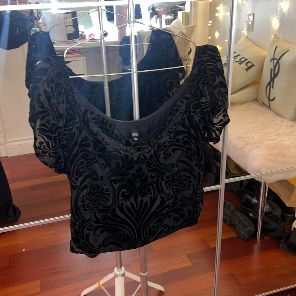 Beautiful velvet textured off the shoulder blouse